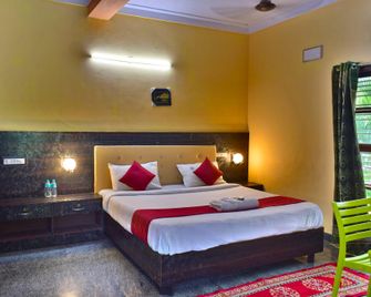 Dolphin Resort - Yelagiri - Bedroom