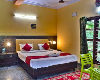 Dolphin Resort - Yelagiri - Bedroom