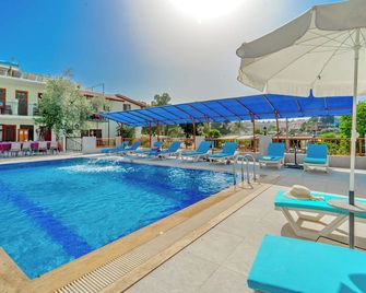 St. Nicholas Pension - Gelemiş - Bazén