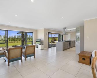 Meadowscape Hideaway - Martinborough Holiday Home - Martinborough - Obývací pokoj