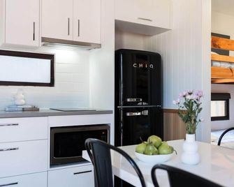 Adelaide Caravan Park - Adelaide - Kitchen