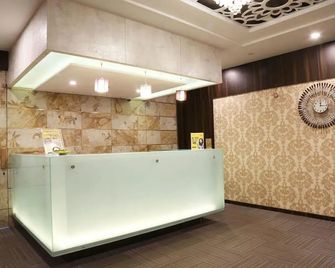 Hotel Center Point - Solāpur - Front desk