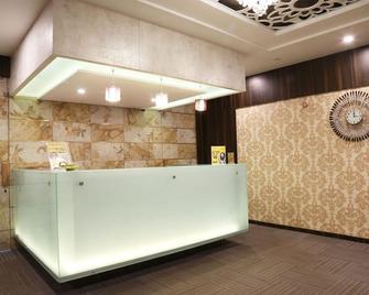 Hotel Center Point - Solāpur - Front desk