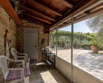 Awesome Apartment In Castelfranco Piandiscò - Castelfranco Piandiscò - Patio