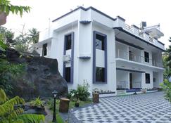 1 Bedroom Fully Furnished Premium Apartment - Thiruvananthapuram - Building