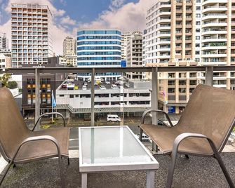 Oaks Auckland Hotel - Auckland - Balcony