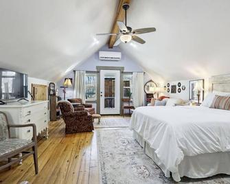 Jasperilla Music Loft by Louisiana Hospitality Group - Saint Francisville - Bedroom