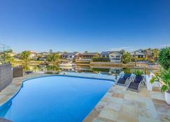 Perfect Escape Waterfront 4 Bd, Pool, central - Bundall - Pool