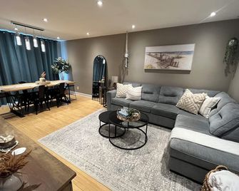 Coastal Bohemian Retreat - Midland - Living room