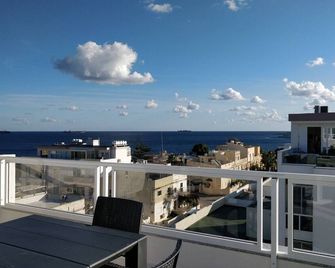 Sea View Penthouse with large terrace IROM1-1 - Marsaskala - Balcon