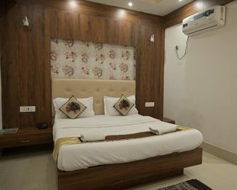 Hotel Tlb Palace - Tezpur - Bedroom