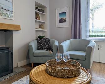 Parkview Cottage - Lovely home with cosy fireplace - Carnoustie - Living room
