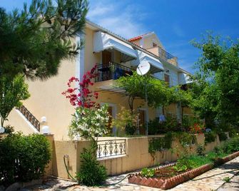 Stalaktites Studios - Sami - Building