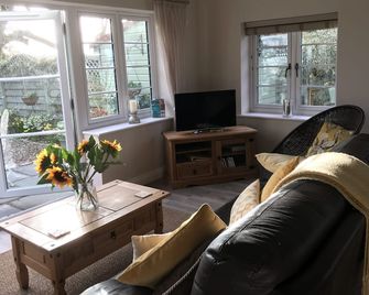 Idyllic Cottage in the heart of Somerset in the foothills of the mendips AONB - 야튼 - 거실