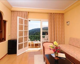 Dar Ismail Nour Elain - Ain Draham - Sala de estar