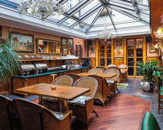 Hotel U Zlatého Stromu Prague By Bhg - Prague - Restaurant