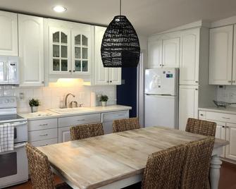 4 BR Beach Block Townhome with Roof Deck and Ocean Views - Sea Isle City - Kitchen