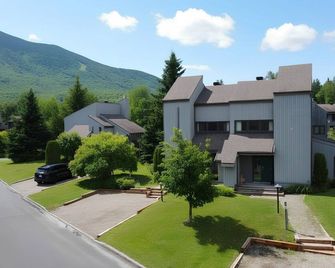 La Traversée | Mont-Sainte-Anne | Terrace & Bbq | 2 Tvs | 2 Full Bathrooms - Sainte-Anne-de-Beaupré - Edificio