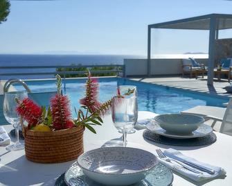 New Sea Side Villa With Private Pool And Great Views. Amazing For Families - Pefkali - Piscina