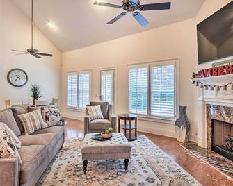 Upscale Home with Poker Room Less Than 1 Mi to Golf! - Aiken - Living room
