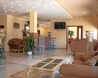 Hotel Black Sea - Breakfast, Pool & Free Parking - Obzor