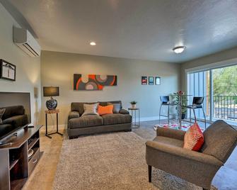 Modern Apt - 7 Mi to St Anthony Sand Dunes! - Saint Anthony - Sala de estar
