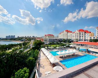 Qingdao Seaview Garden Hotel - Qingdao - Pool