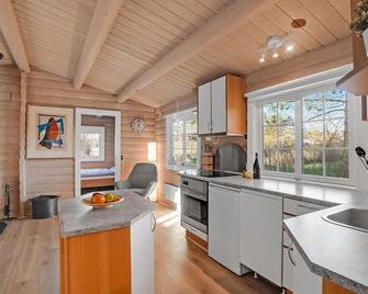 Beautiful home in Farsø with kitchen - Farsø - Cocina