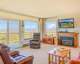 Hi-Tide Resort - Moclips - Living room