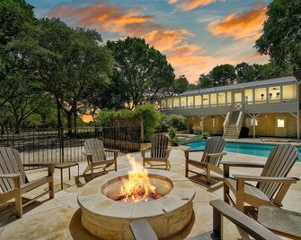 Southern Charm - Huge Hill Country Home On 4 Acres W/Pool, Hot Tub & Fire Pit - San Marcos - Piscina