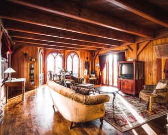 Two Room Inn - Nevada City - Living room