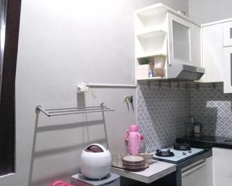 Calya Wisata Homestay - Wonosobo - Kitchen