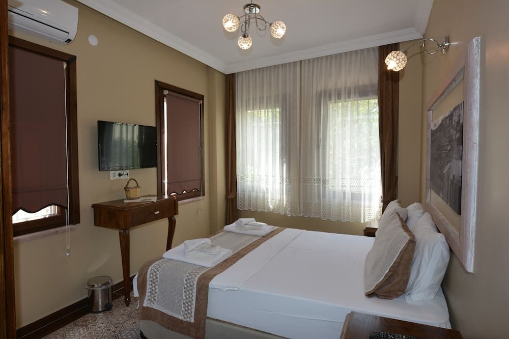 Hayriye Hanim Ege - אייבאליק - חדר שינה