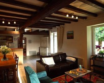 Charming house in the heart of the Périgord Pourpre - Saint-Rémy - Sala de estar
