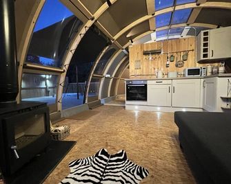 Sunrise Dome Tent - Tenby - Cucina