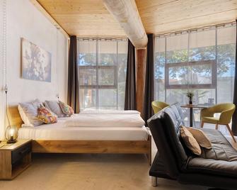 Studio Apartment '-6-die Sechs, 35qm' with Private Terrace, Shared Garden and Wi-Fi - Rosenfeld - Bedroom