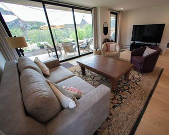 One-of-a-Kind Mountain Retreat - Agoura - Sala de estar