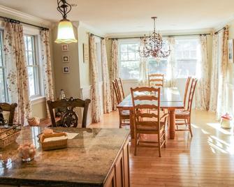 Pristine with central air and outdoor shower - Vineyard Haven - Comedor