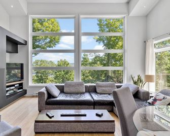 Hôtel à la maison - Le Panorama, golf et ski ! - Potton - Living room