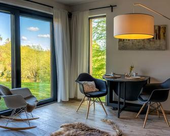 Chic design cottage with sauna, fireplace and lots of rest near the forest, terrace - Zella-Mehlis - Essbereich