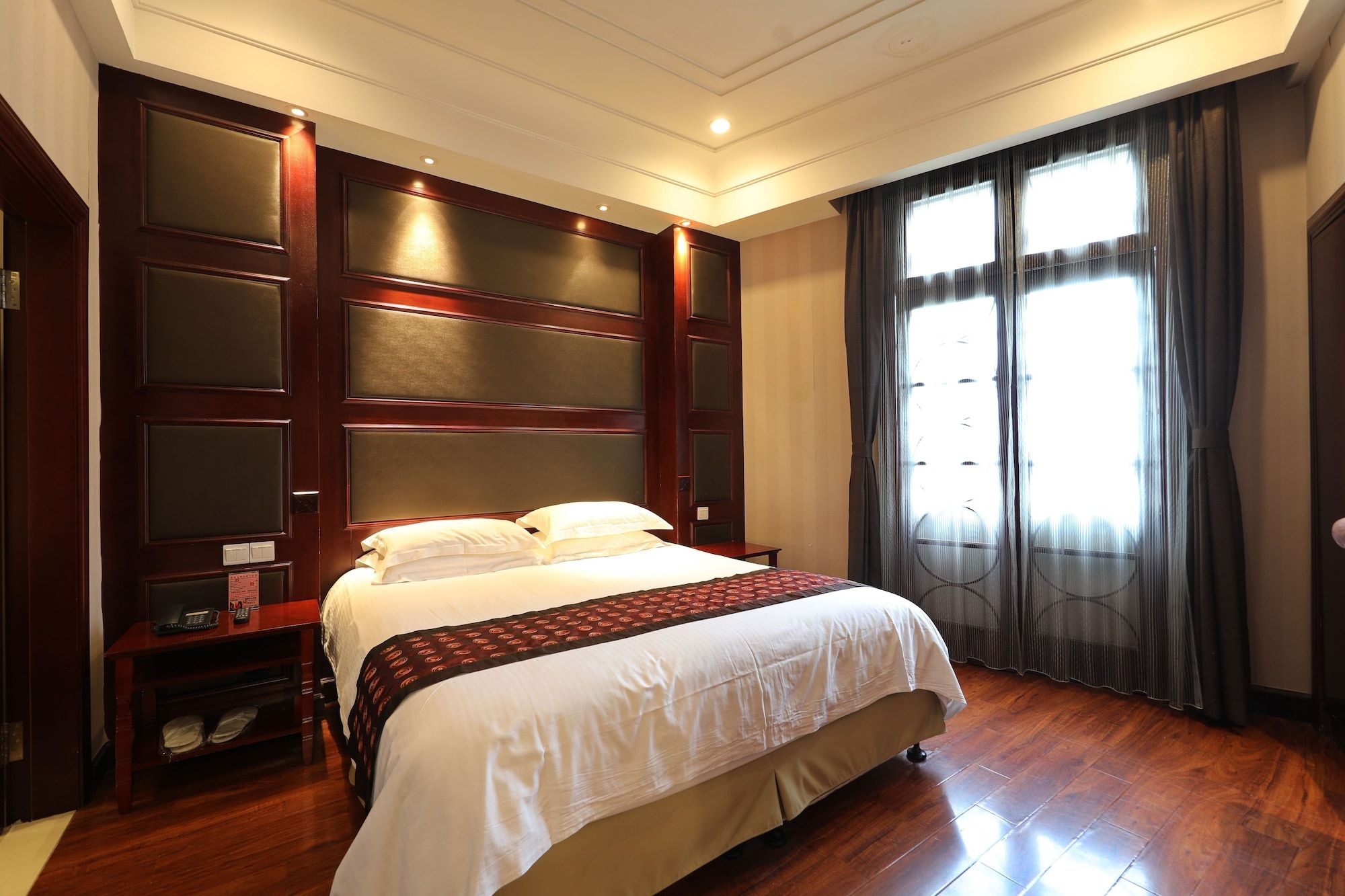 Seventh Heaven Hotel - שנחאי