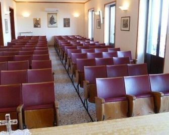 Ancelle Sorrento - Casa d'Accoglienza - Castellammare di Stabia - Sala de reuniones