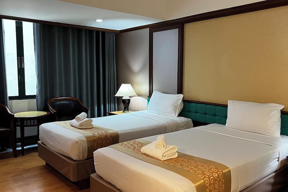 Asian Hotel - האט יאי