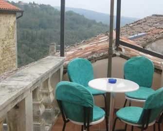 Sobe Pintur - Grožnjan - Balcón