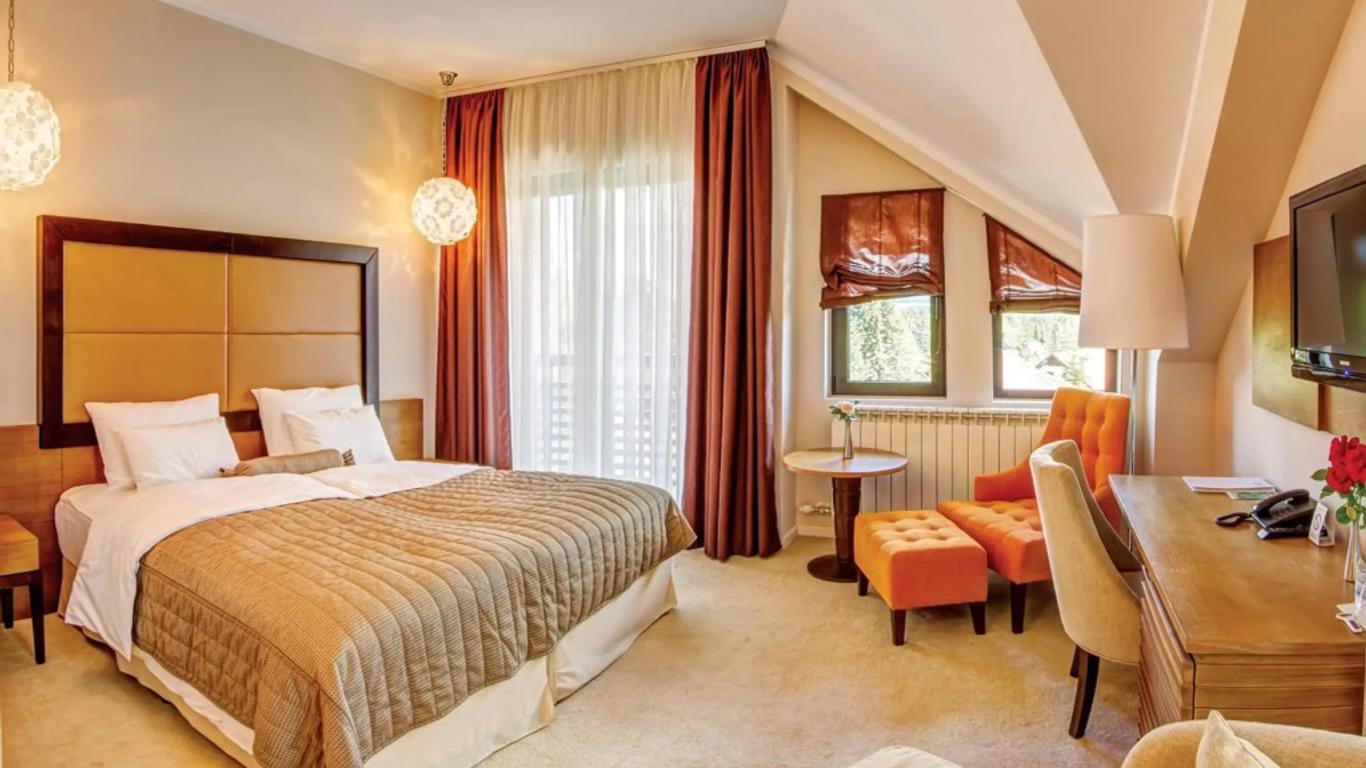 Hotel Mir
