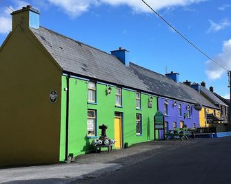 O'Connors Guesthouse - Faha - Building