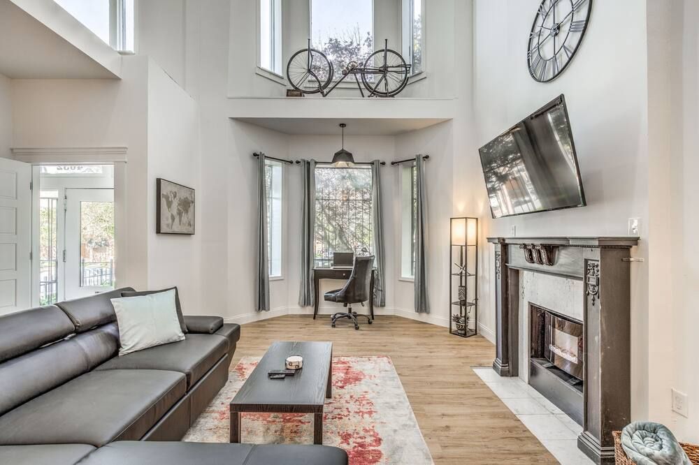 هيدين جيم ين جي فاكيشن رينتالز - سانت لويس - غرفة معيشة