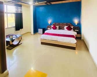 Hotel Natraj - Pachmarhi - Schlafzimmer