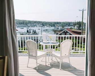 Boothbay Harbor King Suite - Room 13 at AQ Inn - Fireplace, Patio, Harbor View! - Boothbay Harbor - Balcony