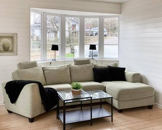 Amazing Home In Sjöbo With Wifi - Sjöbo - Sala de estar